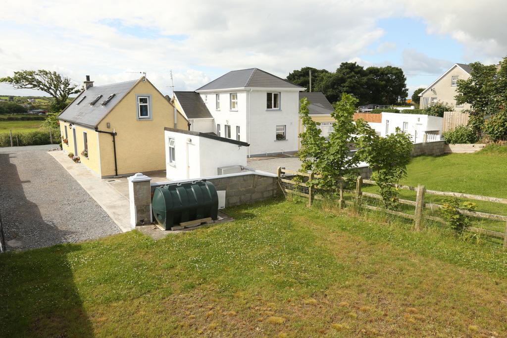 Beezies Self Catering Cottages Grange  ภายนอก รูปภาพ