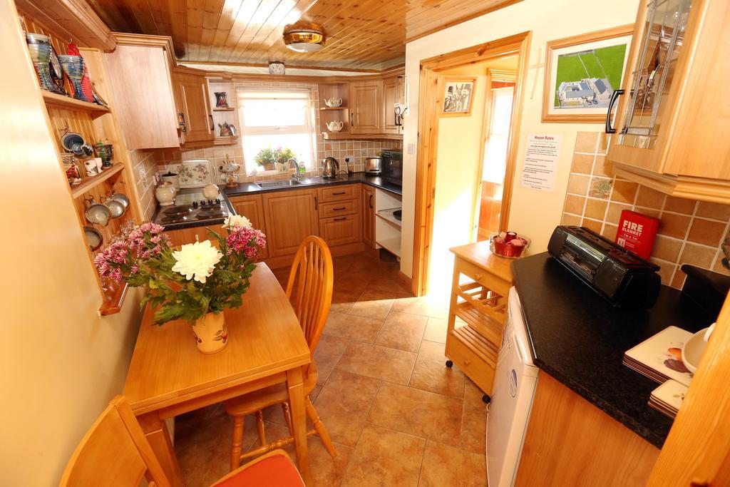 Beezies Self Catering Cottages Grange  ภายนอก รูปภาพ