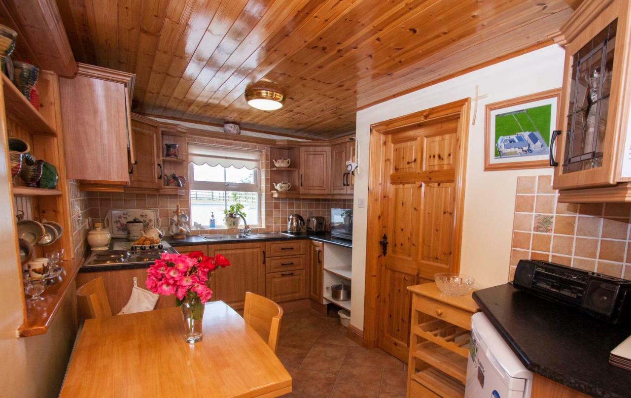 Beezies Self Catering Cottages Grange  ภายนอก รูปภาพ
